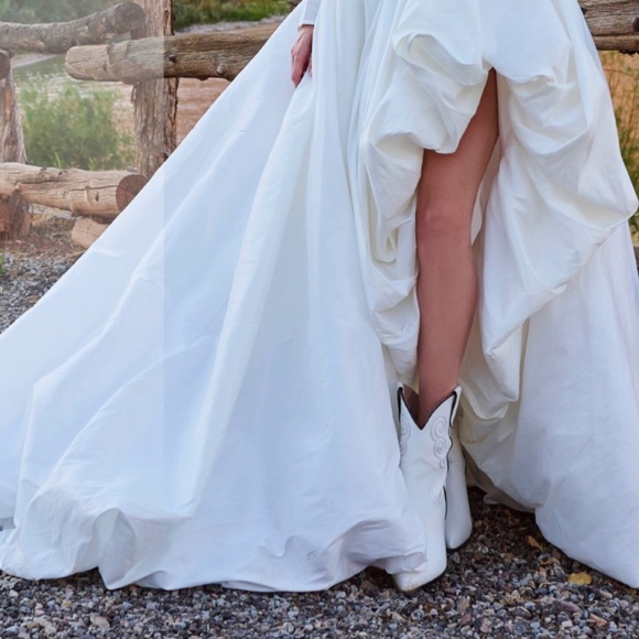 LizLuo Bridal - Picture 2 of 5